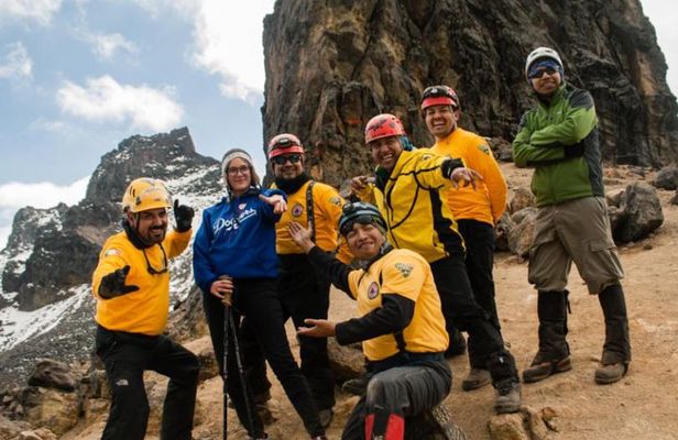 Iztaccihuatl Volcano Hike with an Alpinist
