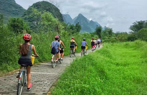 Private Half-Day Bike and Bamboo Raft Tour in Yangshuo