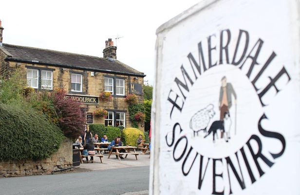 Emmerdale Classic Locations Bus Tour from Leeds