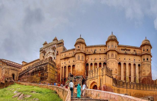 Golden Triangle Tour 3 Nights 4 Days : { Taj Mahal at Sunrise }