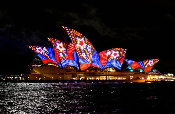 VIVID Dinner Cruise with Complimentary Drink on Arrival