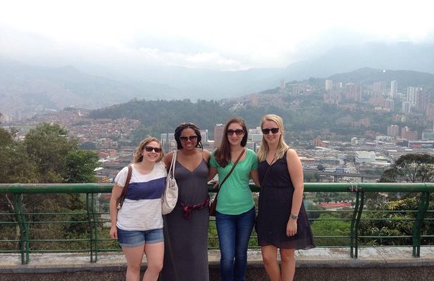 Medellin City Tour Including barrios and food tasting