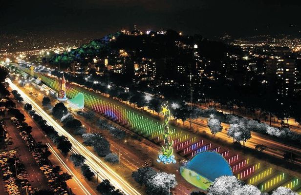 Combo Tour: Street Art, Christmas Lights and Food Tour in Medellin