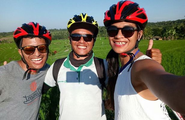Jatiluwih full day e-bike cycling with lunch & trekking program