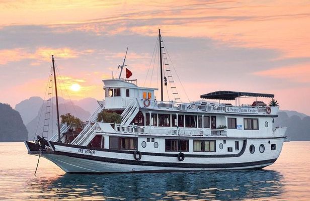 Visit Halong Bay & Bai Tu Long Bay Over Night on 3 Star Cruise, All included