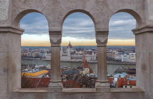 4 hours long private walking tour in Budapest