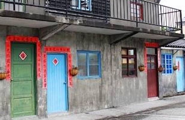 2-Hour Vegetarian Private Walking Tour - S.Y.S. Memorial Hall & 44 South Village