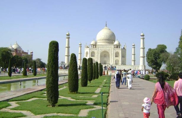 Enjoy Taj Mahal Tour in A Single Day by Car
