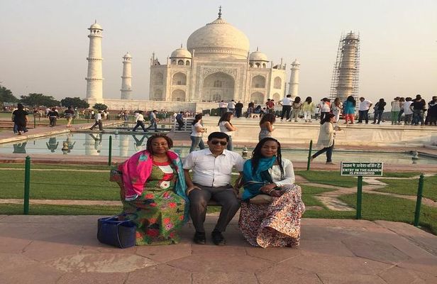 Agra Local tour from Agra Train station/hotel.