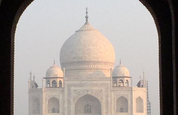 Agra Guiding Tour by Car from Agra Hotel/Airport/Train Station.