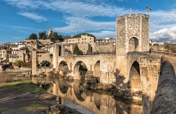 Medieval Villages & La Garrotxa Volcanic Zone Hiking. Small Group Tour