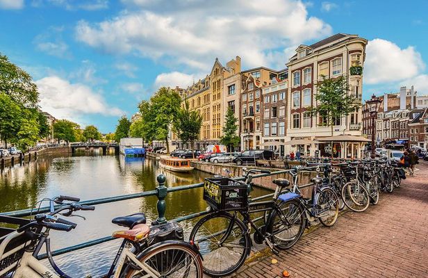 Private Morning or Afternoon Bike Tour of Amsterdam's City Center