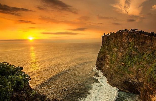 Private Tour Bali Beaches and Uluwatu Temple with Dinner
