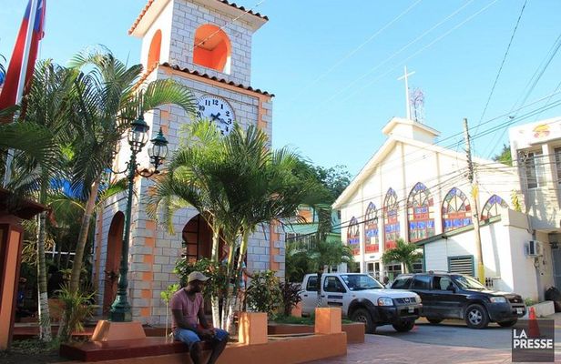 Roatan City Highlight, Lunch & Snorkel 