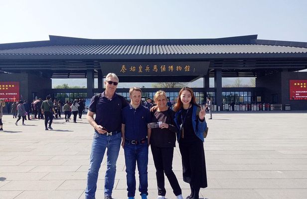 Xian Highlights Private Tour With Airport Transfer