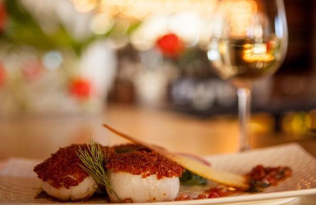 Healdsburg Small-Group Food and Wine Walking Tour