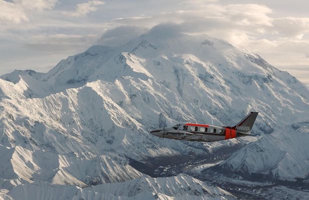 Denali Peak Sightseeing by Plane