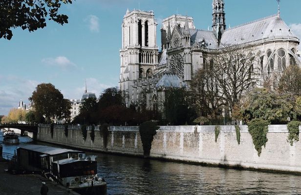 History of Paris City Center w/ Notre Dame Semi-Private 12ppl Max