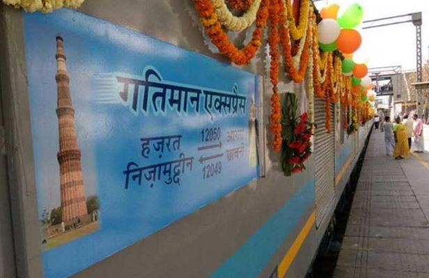 All Inclusiv Luxury Taj Mahal & Agra Fort tour by Superfast Train