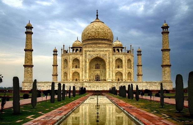 Full Day Taj mahal, Agra Fort, Fatehpur Sikri from Delhi by Train