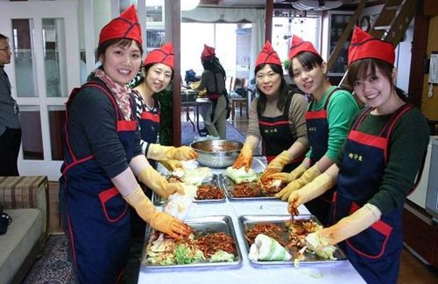 Seoul Cultural Tour - Kimchi Making, Gyeongbok palace with Hanbok