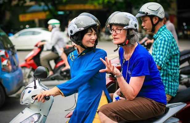 Ho Chi Minh City: Ultimate Street Food Tour on Two Wheels