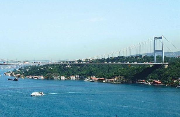 Bus and Boat Combo İstanbul Tour with Breakfast and Tour Guide