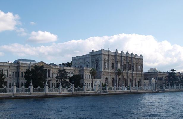 Guided Tour: Bosphorus Cruise & Dolmabahce Palace