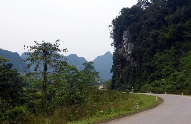 TOUR TO THE CAVES - Paradise & Dark caves from Dong hoi city