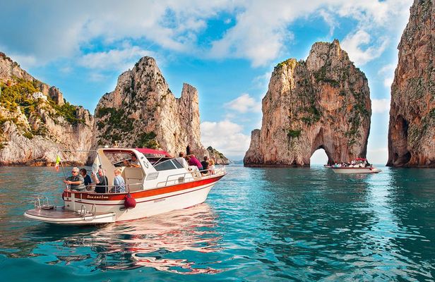 Small Group Boat Tour: Day Cruise from Sorrento to Capri