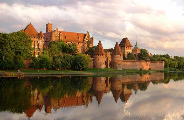 Malbork Castle Tour: 6-Hour Private Tour to The Largest Castle in The World