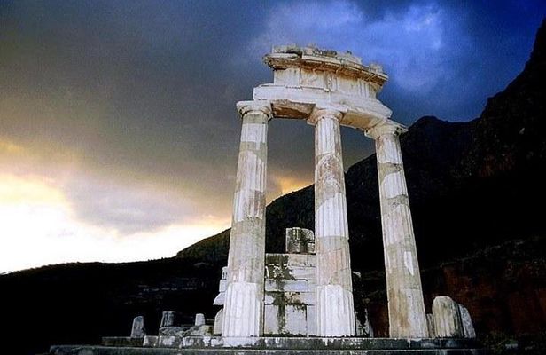 Visit Delphi the famous oracle! Explore the mysteries of the ancient world!