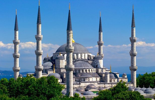 Istanbul Historical Tour with Guide, Lunch and Transfers