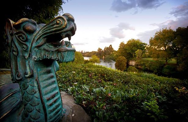 Hamilton Gardens & Hobbiton Exclusive Luxury Day Tour From Auckland