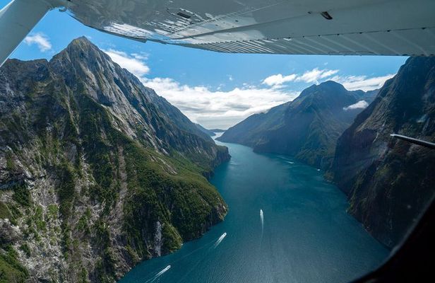 Milford Sound Glacier Flight & Cruise from Wanaka