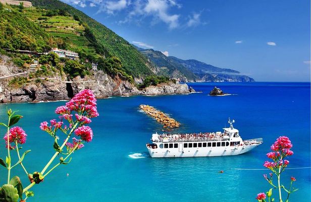 Cinque Terre Tour Small Group Tour from Lucca
