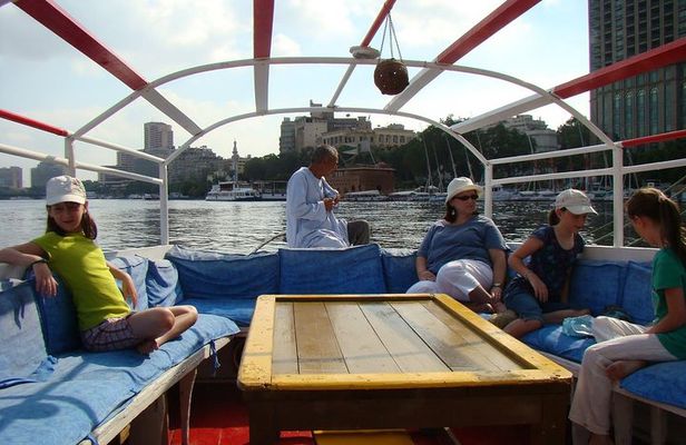 Half Day Tour to Giza Pyramids & 1 Hour Felucca Ride