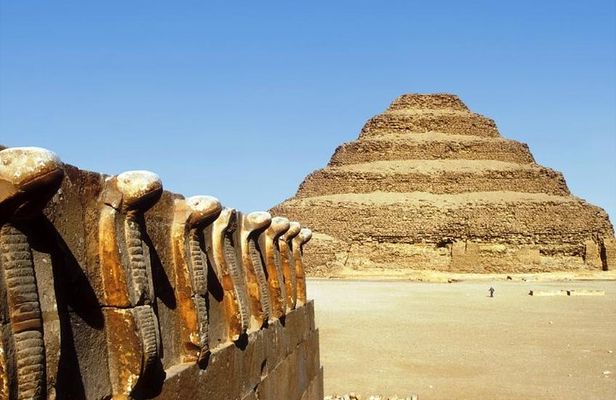 Day Tour to Giza Pyramids, Sphinx, Sakkara Pyramids and Dahshur Pyramids