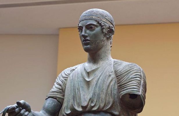 Delphi private tour: Navel of Earth, Apollo Temple, Oracle