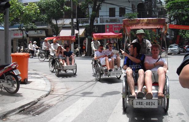 Private Tour: Hanoi City Tour Including Water Puppet Show and Cyclo Ride