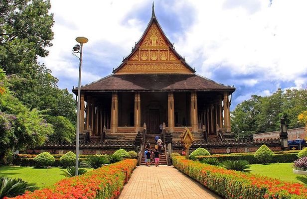 Explore Vientiane and Local Villages Biking Tour