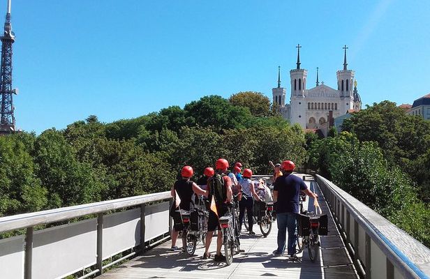 Lyon Electric Bike Tour including Food Tasting with a Local Guide
