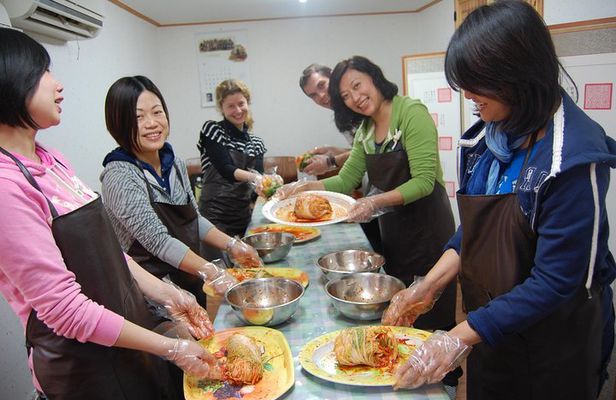 Korean Tea Ceremony and Kimchi Making Cultural Experience in Seoul