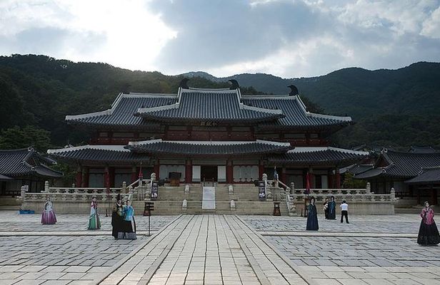 Day Trip to Yongin Daejanggeum and Korean Folk Village from Seoul