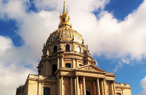 Private Eiffel Tower district walking tour with Rodin Museum