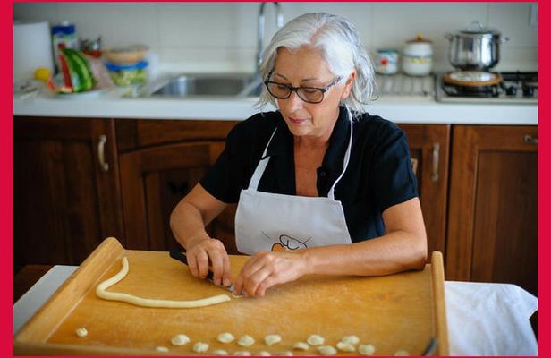 Cesarine: Home Cooking Class & Meal with a Local in Bari