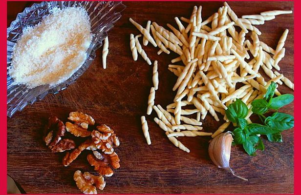 Cesarine: Home Cooking Class & Meal with a Local in La Spezia