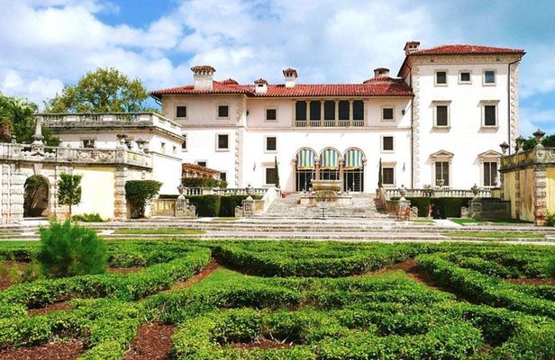 Miami: History through Architecture Private Tour with Transport