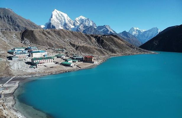 Everest Base Camp With Chola Pass via Gokyo Lakes