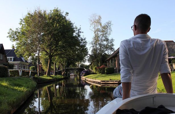 Giethoorn Private Tour with Cruise and Lunch from Amsterdam